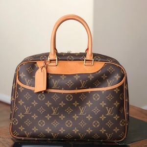 ❌SOLD ❌Authentic Louis Vuitton Deauville